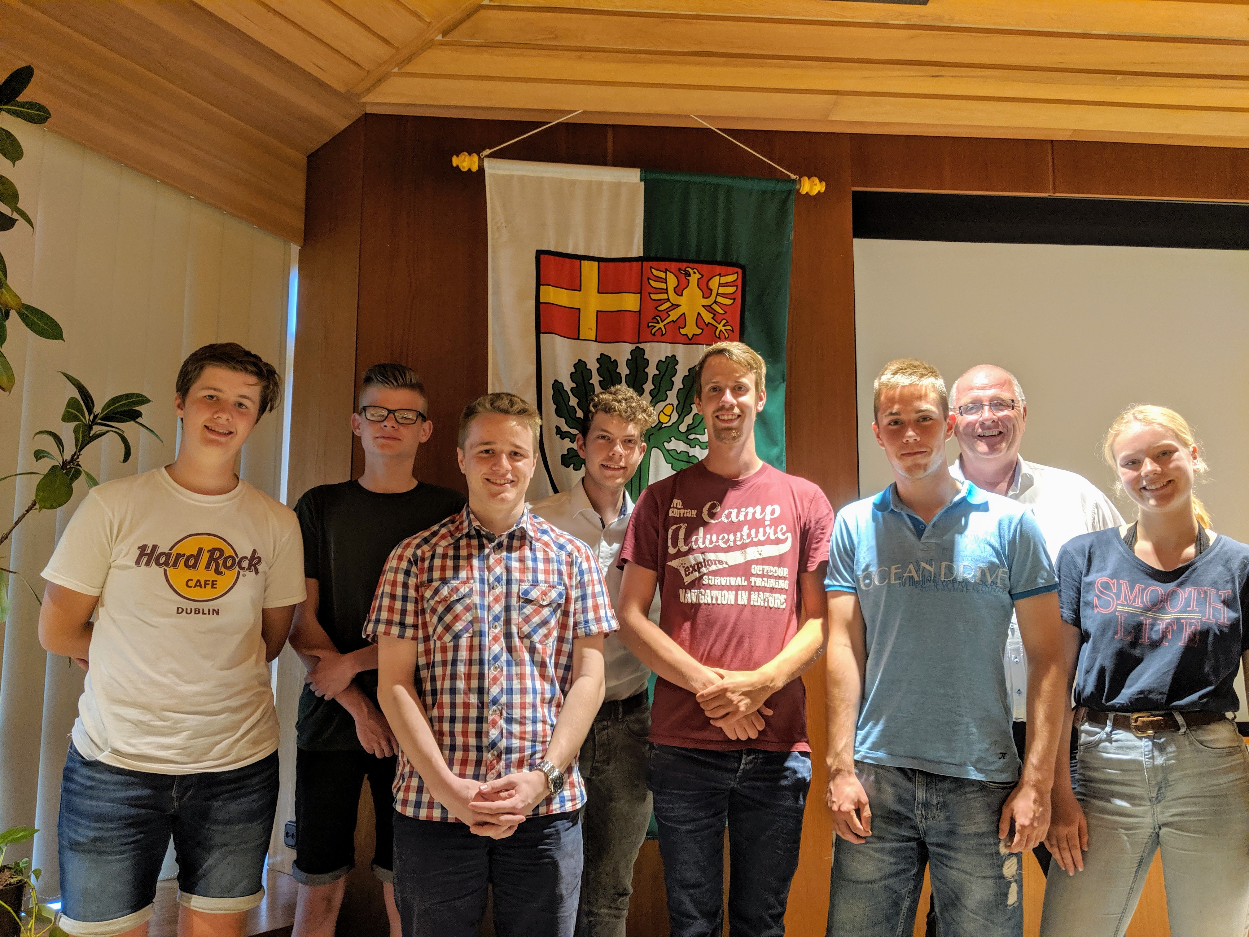 v.l. Jona Altemeier, Moritz Uekermann (beide JuPa), Maximilian Anselm (JU-Vorsitzender), Markus Schulz (stv. JU-Vorsitzender), Maik Dück (stv. CDU-Vorsitzender), Henri Lindner (JuPa), Christian Hayk (Umwelt-Ausschussvorsitzender, CDU), Franka Fockel (JuPa v.l. Jona Altemeier, Moritz Uekermann (beide JuPa), Maximilian Anselm (JU-Vorsitzender), Markus Schulz (stv. JU-Vorsitzender), Maik Dück (stv. CDU-Vorsitzender), Henri Lindner (JuPa), Christian Hayk (Umwelt-Ausschussvorsitzender, CDU), Franka Fockel (JuPa