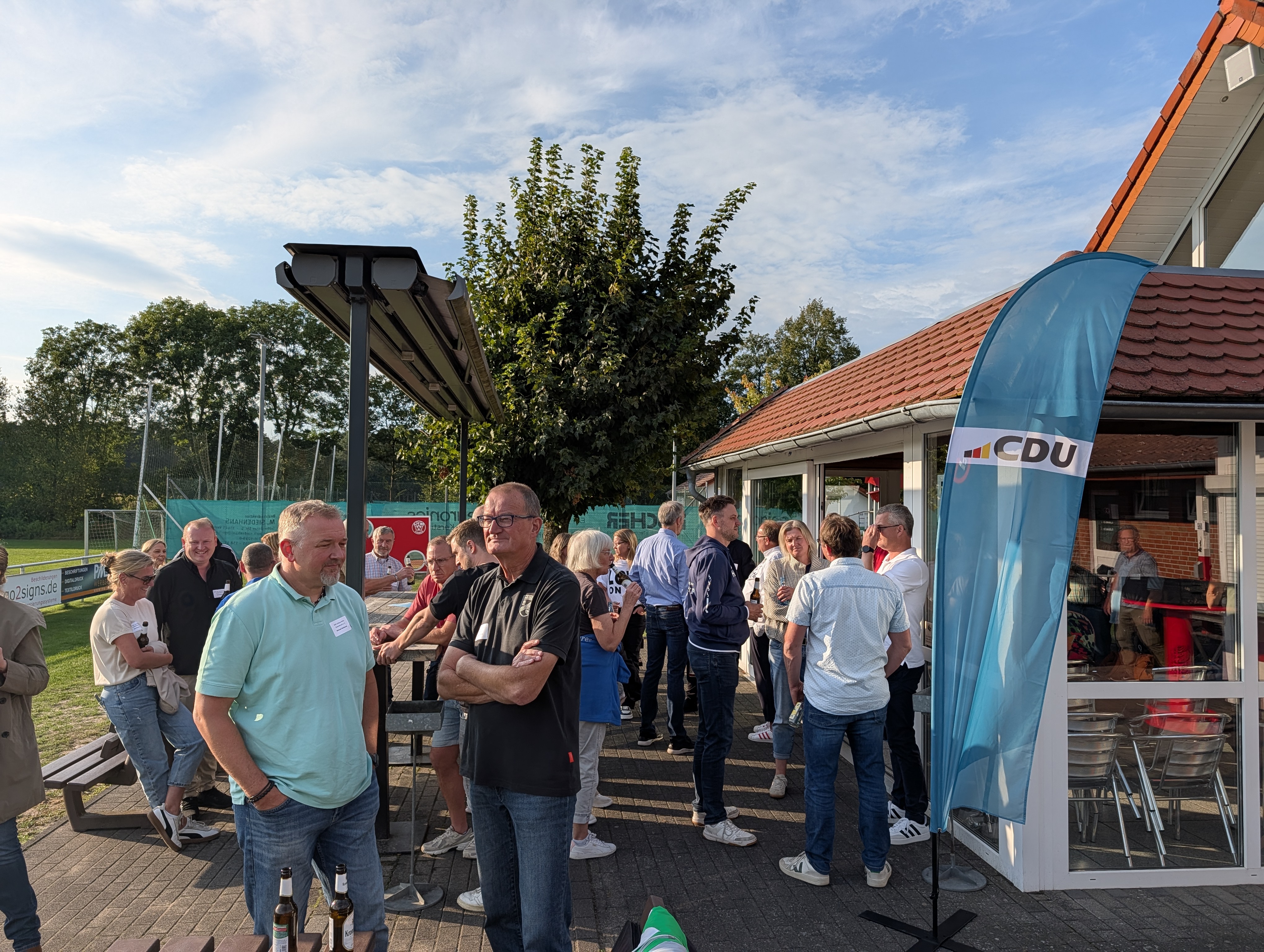 Viele Personen aus den heimischen Vereinen versammelten sich beim 1. Vereinstreffen der CDU SHS auf dem Gel�nde des SCW Liemke.